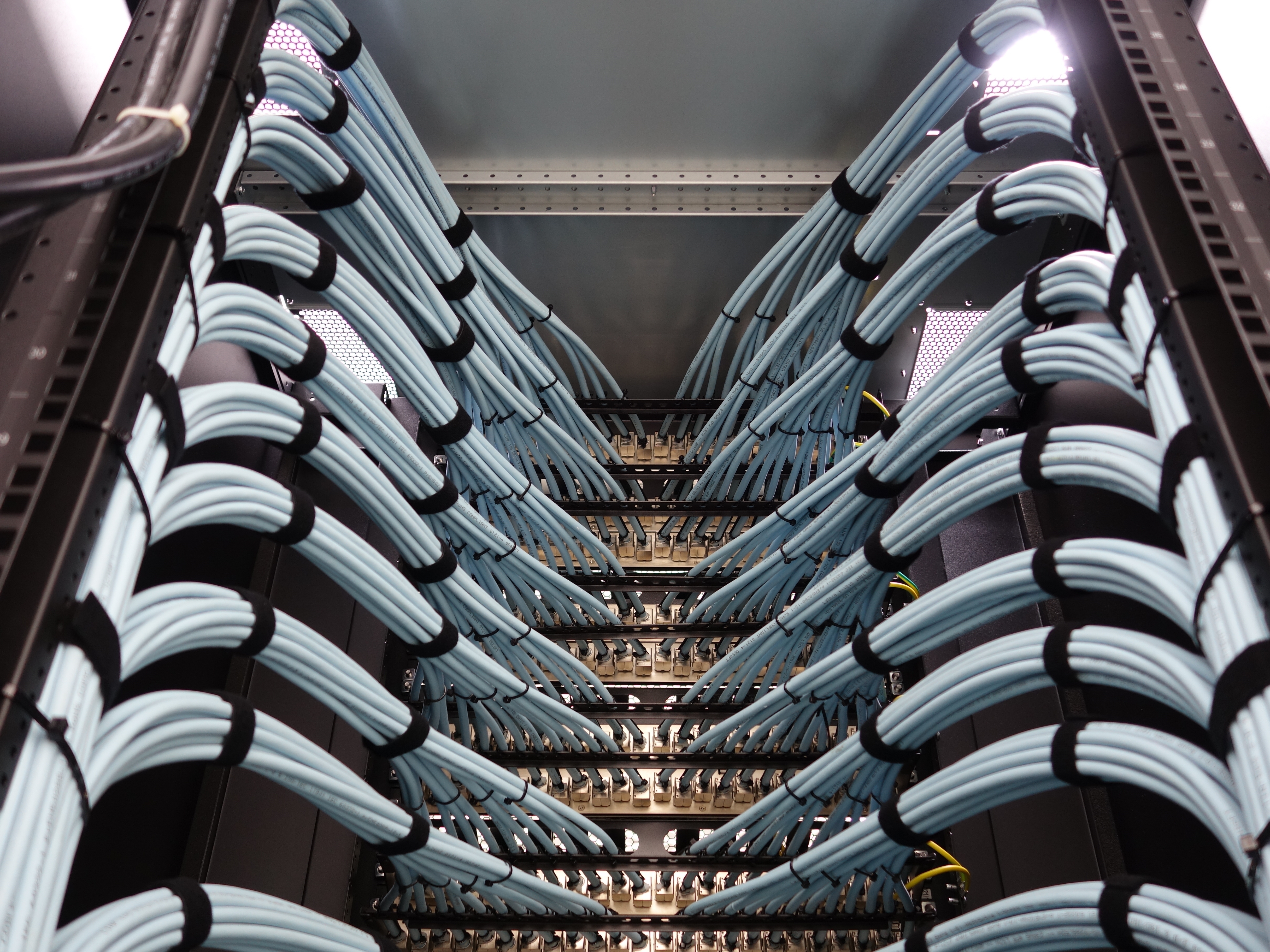 advancednettech.com